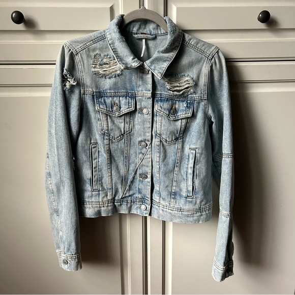 Free People Rumors Denim Jacket Distressed Ripped Light Wash S - Picture 3 of 15